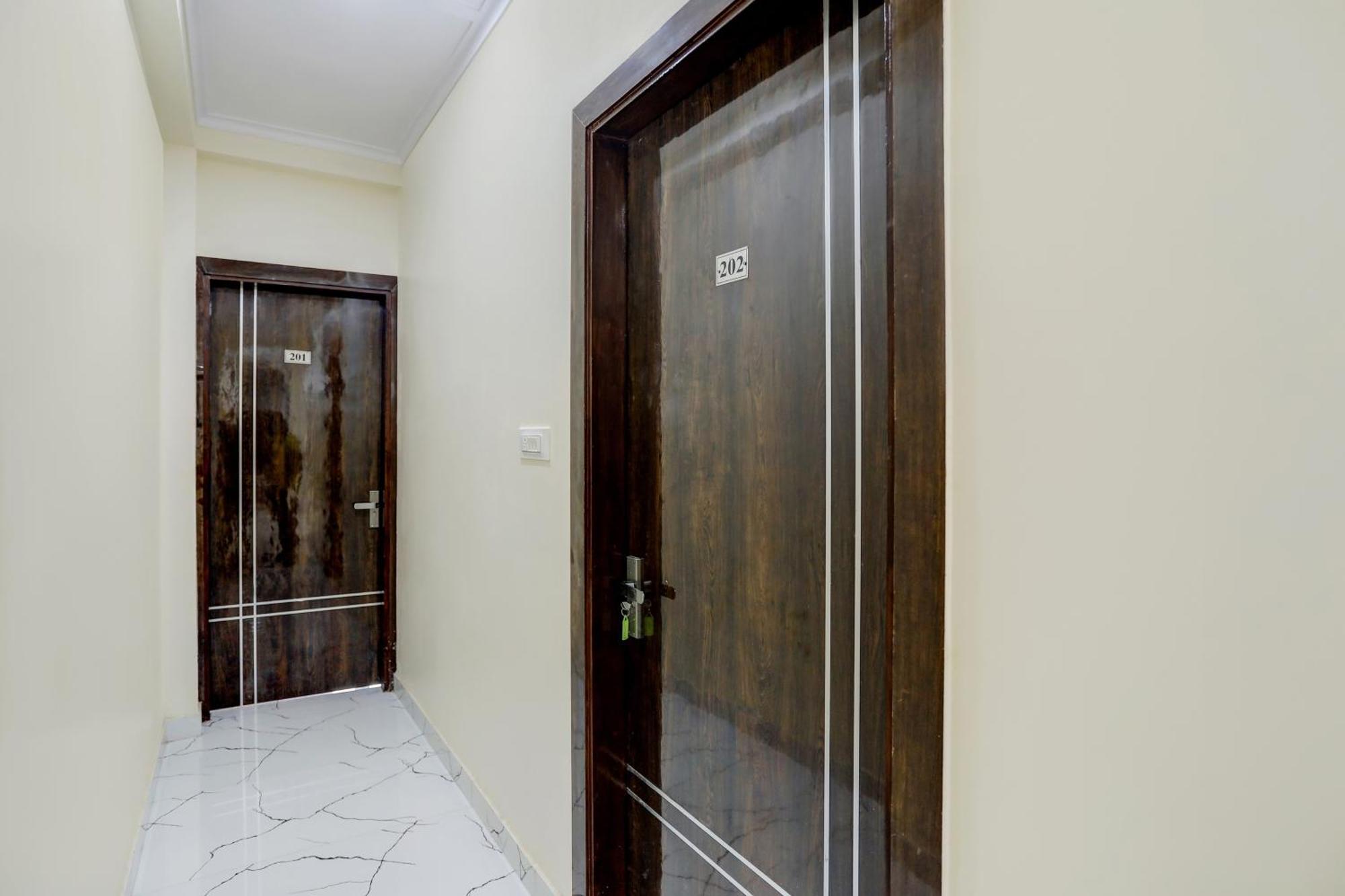 Hotel O Diamond Inn New Delhi Bagian luar foto